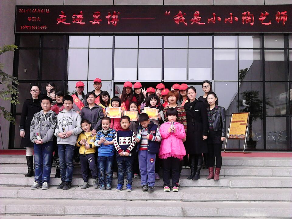 弘揚(yáng)雷鋒精神，彩陶展義工行